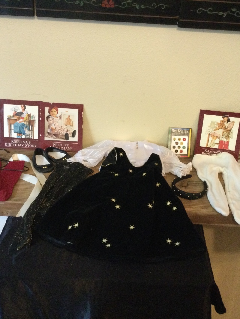 American Girl Doll Snowflake Serenade Outfit - Booklet-Gum Pins and Accessories